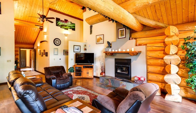 Riverside Log Cabin: On-Site Aurora Viewing!