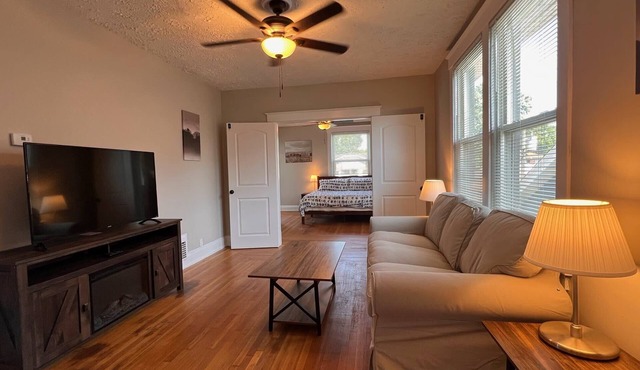 Rolston 2, Two Bedroom Unit near Xavier, Downtown