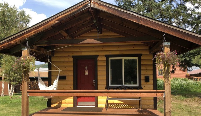 Romantic Alaskan Getaway ! Cozy Aurora Log Cabin at Hot Springs near Fairbanks