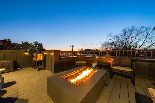 Rooftop Patio, Hot Tub and Games City Escape