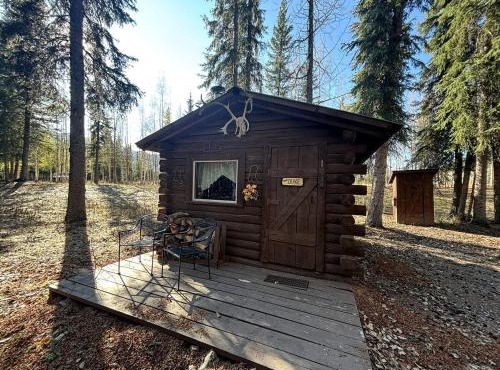 Rustic Historic Cozy Creekside Cabin with Steam Sauna near Log Cabin Creek, Tol, Alaska