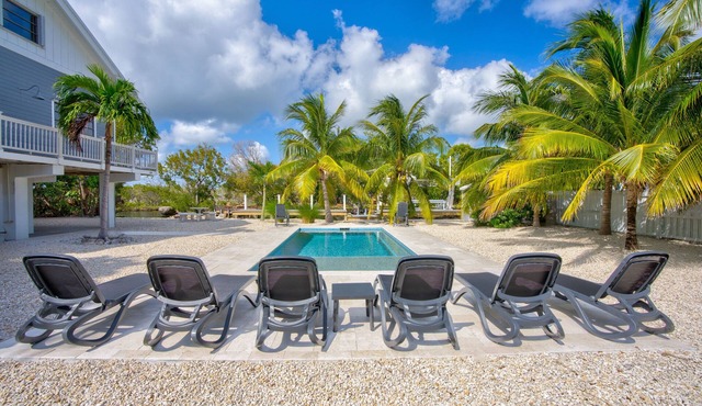 Secluded Tropical Retreat: 60' Dock, Large Pool, World-Class Fishing & Lobster