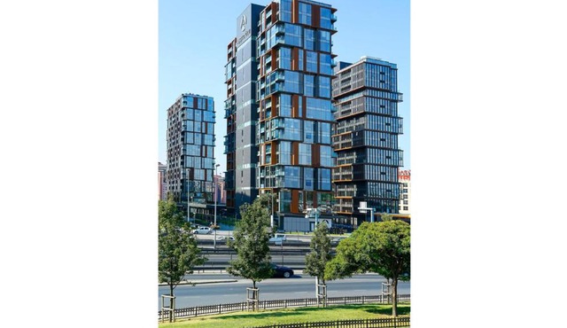Secure Central Eclectic 1BRs in Luxury Residence w 2 Pools Gym Sauna Basketball Court Meeting Room Free Parking Concierge close to Istanbul Expo Center in Mustafakemalpasa