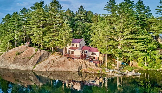 Serene Lakefront Cottage with Mountain Views