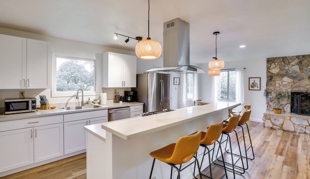 Serene Palmer Home: Walk to Downtown & Riverfront!