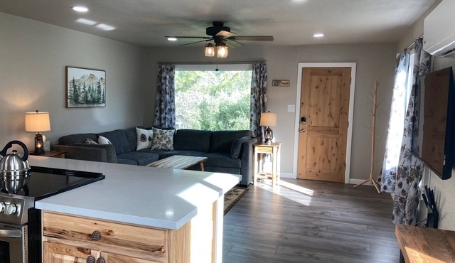 Shared Pool/Arcade Games/Walk to Town/Near Sequoia National Park in Three Rivers