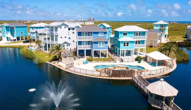 Shared pool, Shared Hot Tub, Parking for 3