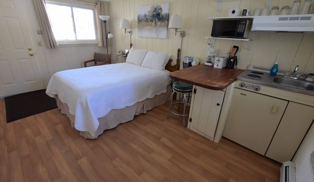 Shorefront Wilson Lake Inn in Wilton, Maine – Cozy Rooms, Kayaks & Canoes