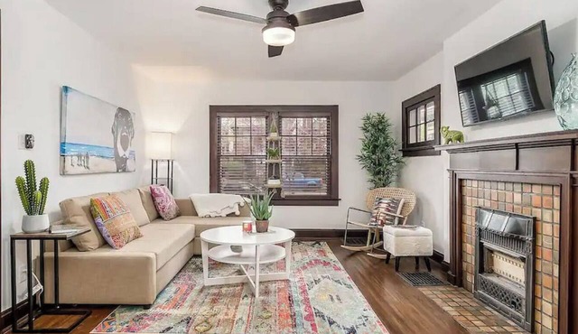 Short-North Gem, Entire Condo with Free Parking