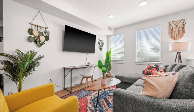 SLC - Airport - 2BR Townhome King BD - Garage
