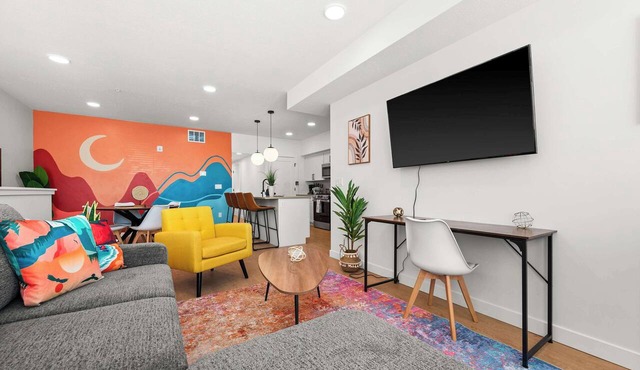 SLC - Townhome - Airport - Mountain Views Garage