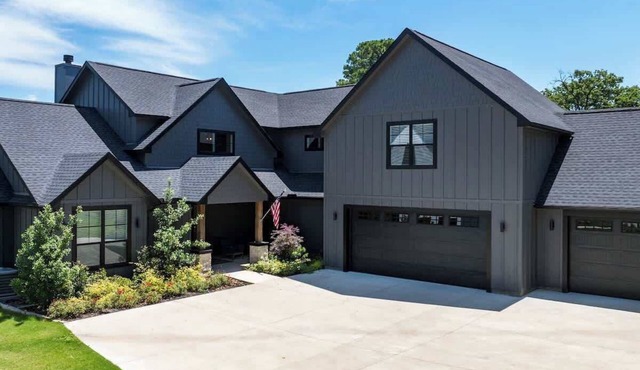 Sleeps 20+ | Cedar Creek | Boat/Jetski Rentals