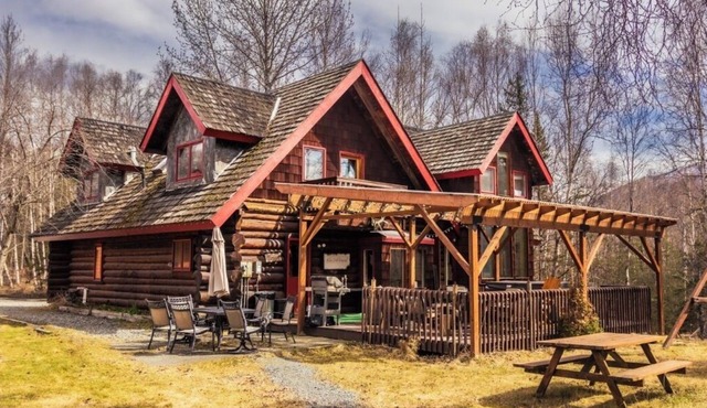 Sleeps 26 ! Log Cabin, Chalet & Apartment & Hot tubs !