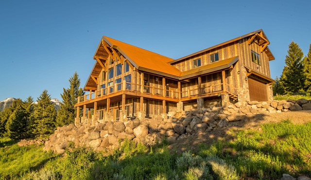 Soaring Eagle Lodge is Spacious with Stunning Views, Sleeps 20