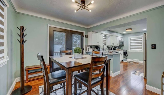 South Euclid Home 10 Minutes to Cleveland Clinic