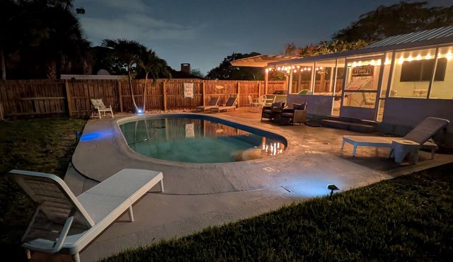 Space Coast Pool Haven - King Bed - Beaches Nearby