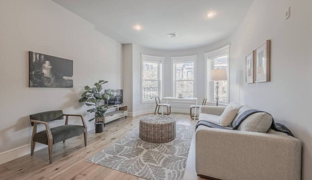 Spacious 1bed/1bath in Back Bay