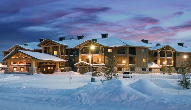 Spacious 2-bedroom condo with fireplace in majestic West Yellowstone