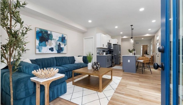 Spacious 3-Bedroom Home with King Suite, Parking Permits, and Prime Location Near Downtown Columbus