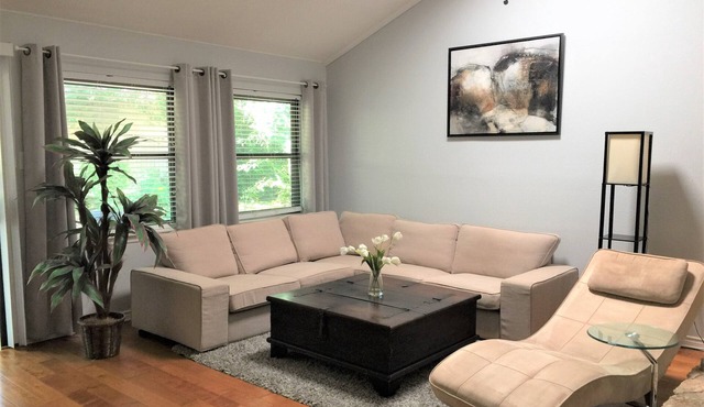 Spacious 4/2 across from a huge park. Perfect for walking,birdwatching,relaxing.