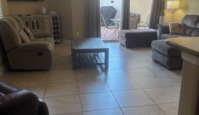 Spacious 5-bedroom townhome in fantastic Indian Harbour Beach with AC