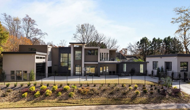 Spacious 7-Bedroom Gated Modern Estate In Charming Marietta With Pool