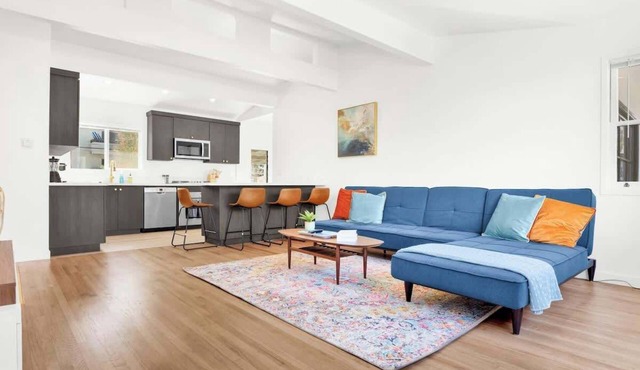 Spacious Beach Home 2 short blocks to PB Sleeps 10
