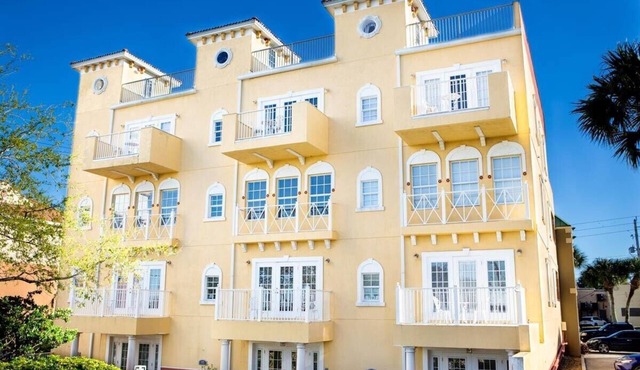 Spacious Downtown Cocoa Village Estate 1 with River Views!