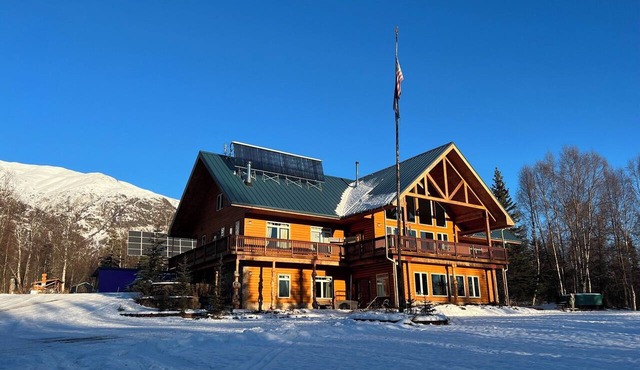 Spacious Lodge surrounded by trails at Government Peak