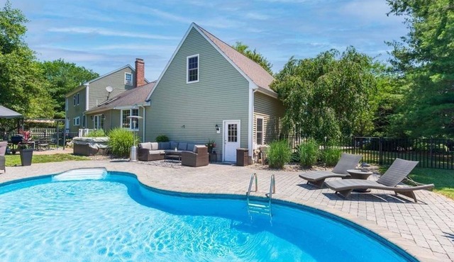 Spacious Poolside Oasis 5BR Retreat Near World Cup’s Boston Stadium