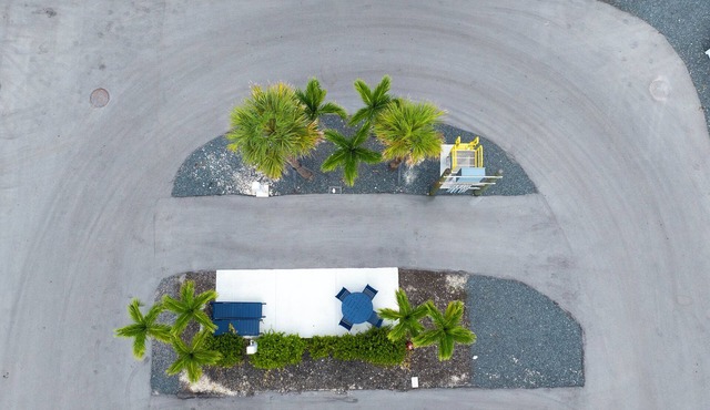 Spacious Pull-Through RV Lot at Sugarloaf Key with Pool, Saltwater Lake Access & Tiki Bar in Sugarloaf Key