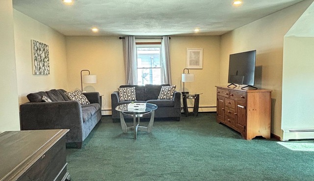 Spacious Second Floor Apartment with Balcony, Sleeps 5
