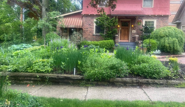 Spacious Upscale 4 bedroom 2,750 sq ft home in Highland Sq, of Akron