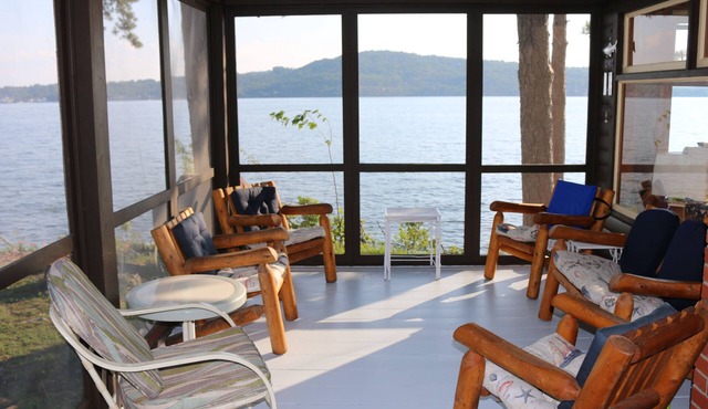 Spindle Point - Charming Winnipesaukee Lakeside Home (Nh) in Meredith