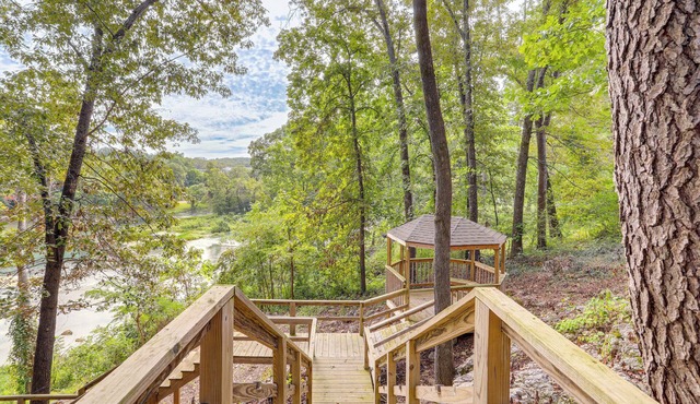 Spring River Vacation Rental w/Deck & Views in Mammoth Spring