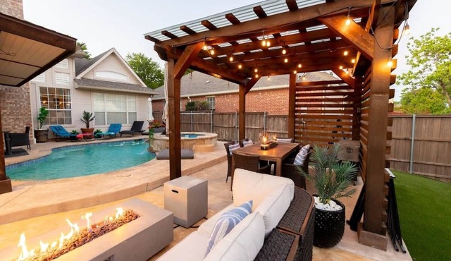 Stay at Golden Hour | Pool + Hot Tub | Sleeps 10+