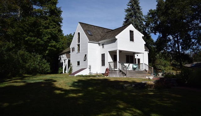 Stay Where History Lives-Antique Farmhouse, Minutes from Boston via I-90 & I-95