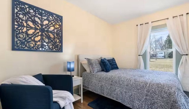Steps to Ariel Park/Renovated 2BR Retreat
