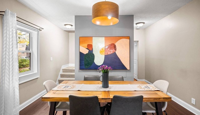 Stylish 5BRs Next to Expo Center & Near Stadium,2 Free parking