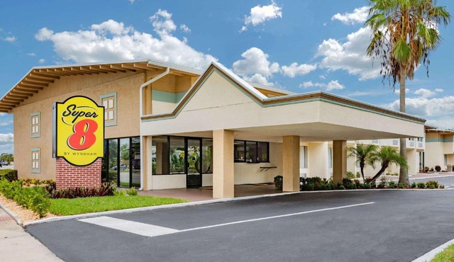 Super 8 by Wyndham Melbourne