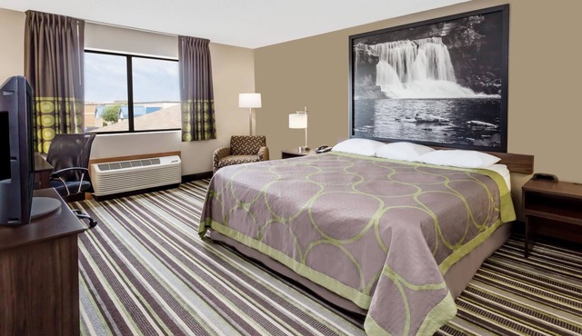 Super 8 by Wyndham Plymouth