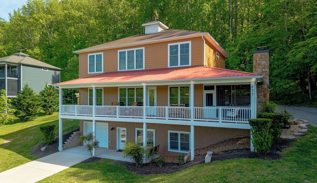 Super Spacious | New Patio | Hot Tub | #1 Location