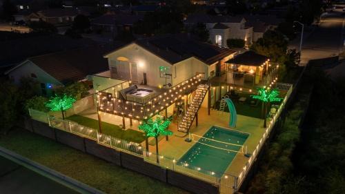 Swimming Pool! Hot Tub, Ping-Pong & Pool Table