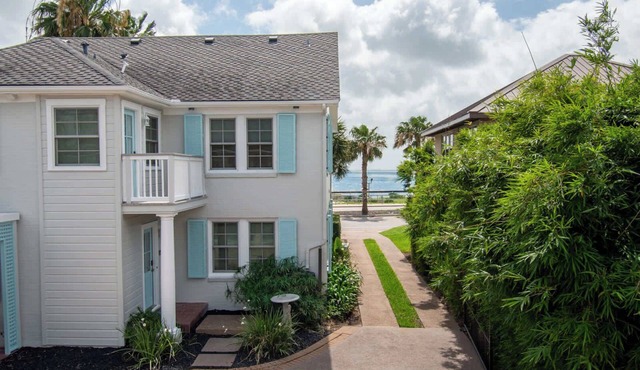 The Bayside Loft on Ocean Drive Sleeps 4