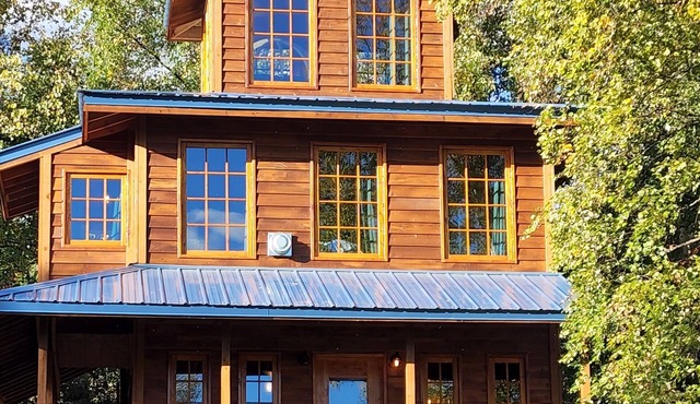 The Eagle's Nest Treehouse Cabin