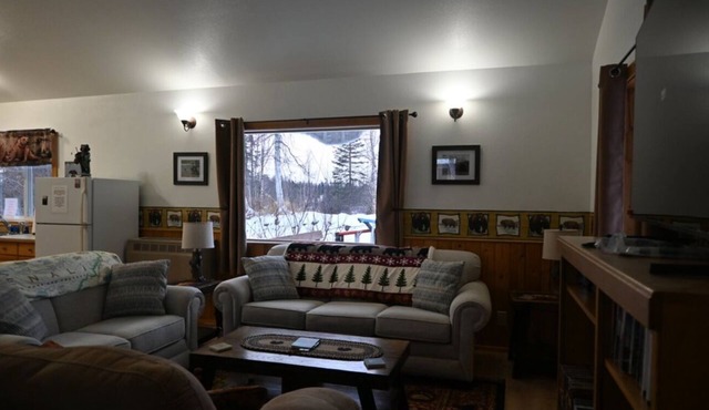 The Grizzly Den Cabin