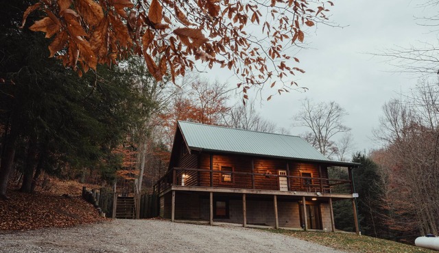 The Hilltop - The Hilltop at Pine Creek Cabins and Camping in Hocking Hills, just minutes from Hocking Hills State Park. A cozy, yet spacious, pet-friendly cabin perfect for a reset surrounded by nature! Book your getaway today!