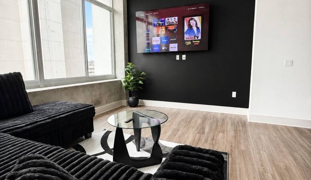 The Midnight Luxury Condo With Pool, Gym & Minutes to Downtown ATL