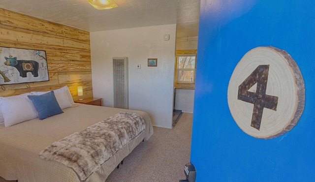 The Mokee Motel (Room 4)