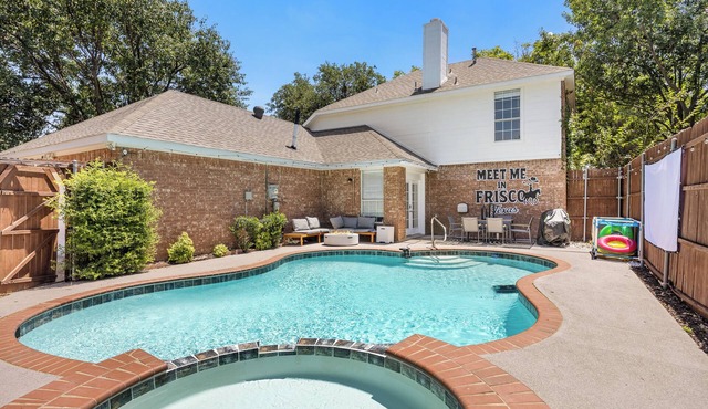 The Pony Haus – Pool, Spa +Climbing Wall sleeps 11 in Frisco TX!
